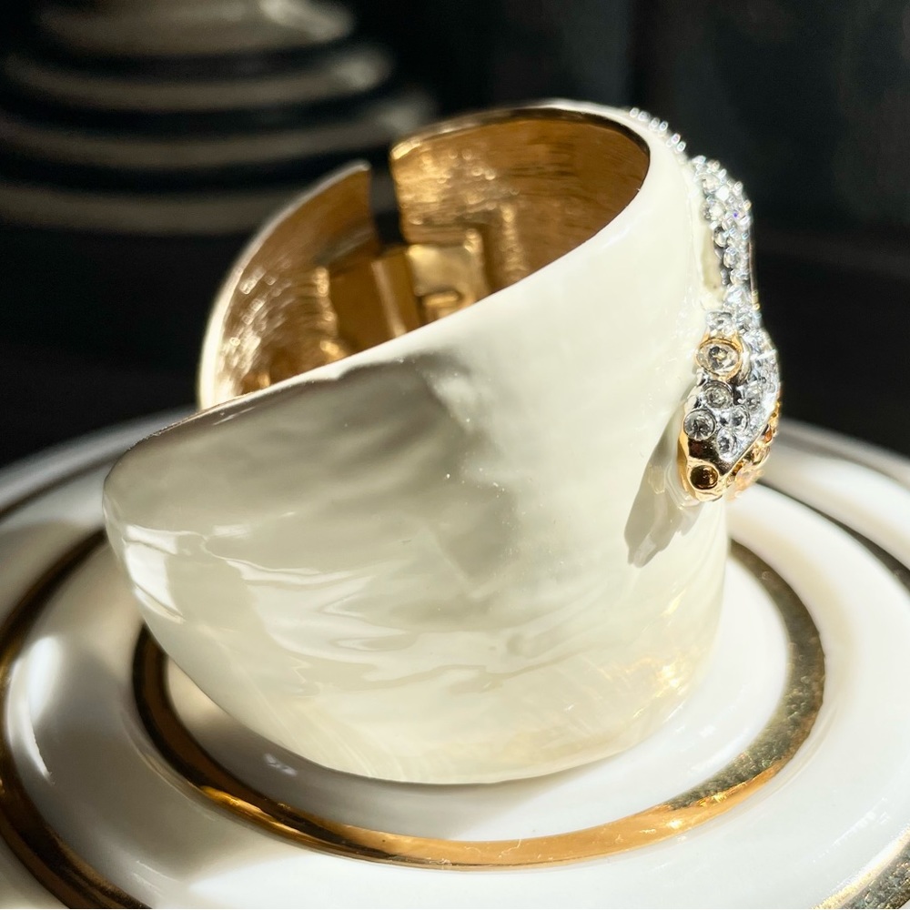 STUNNING😍 KJL Cuff Bracelet w Crystal Covered Serpent - Picture 5 of 7